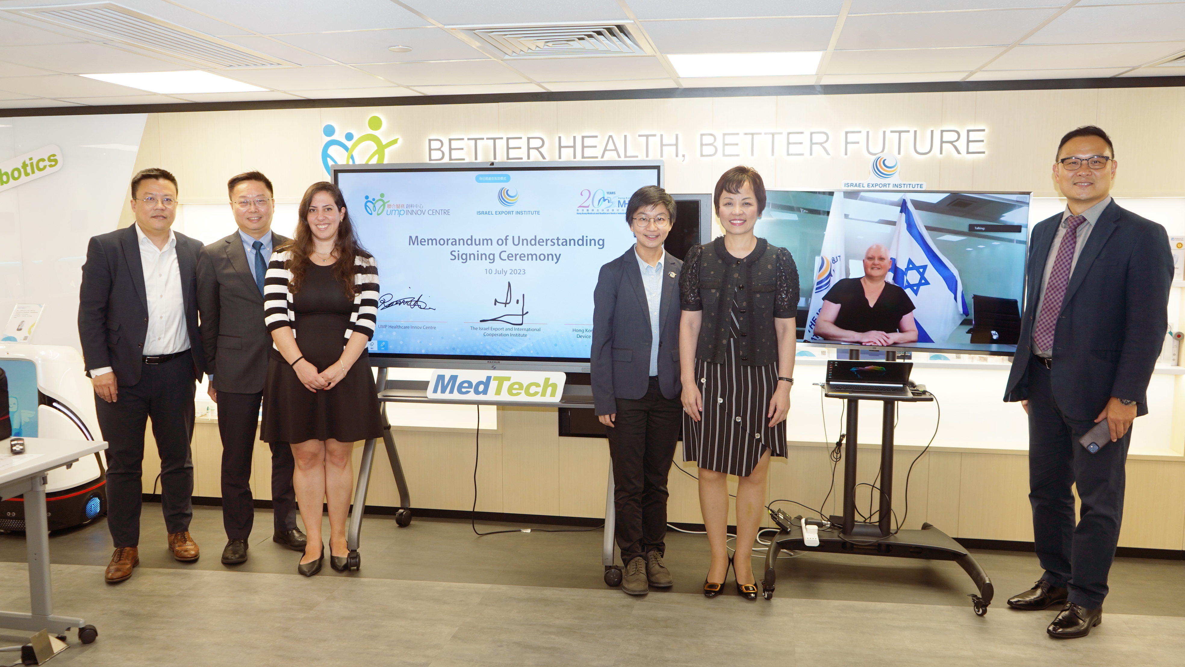 Group photo after signing MOU with UMP Healthcare Innov Centre, HKMHDIA and IEICI