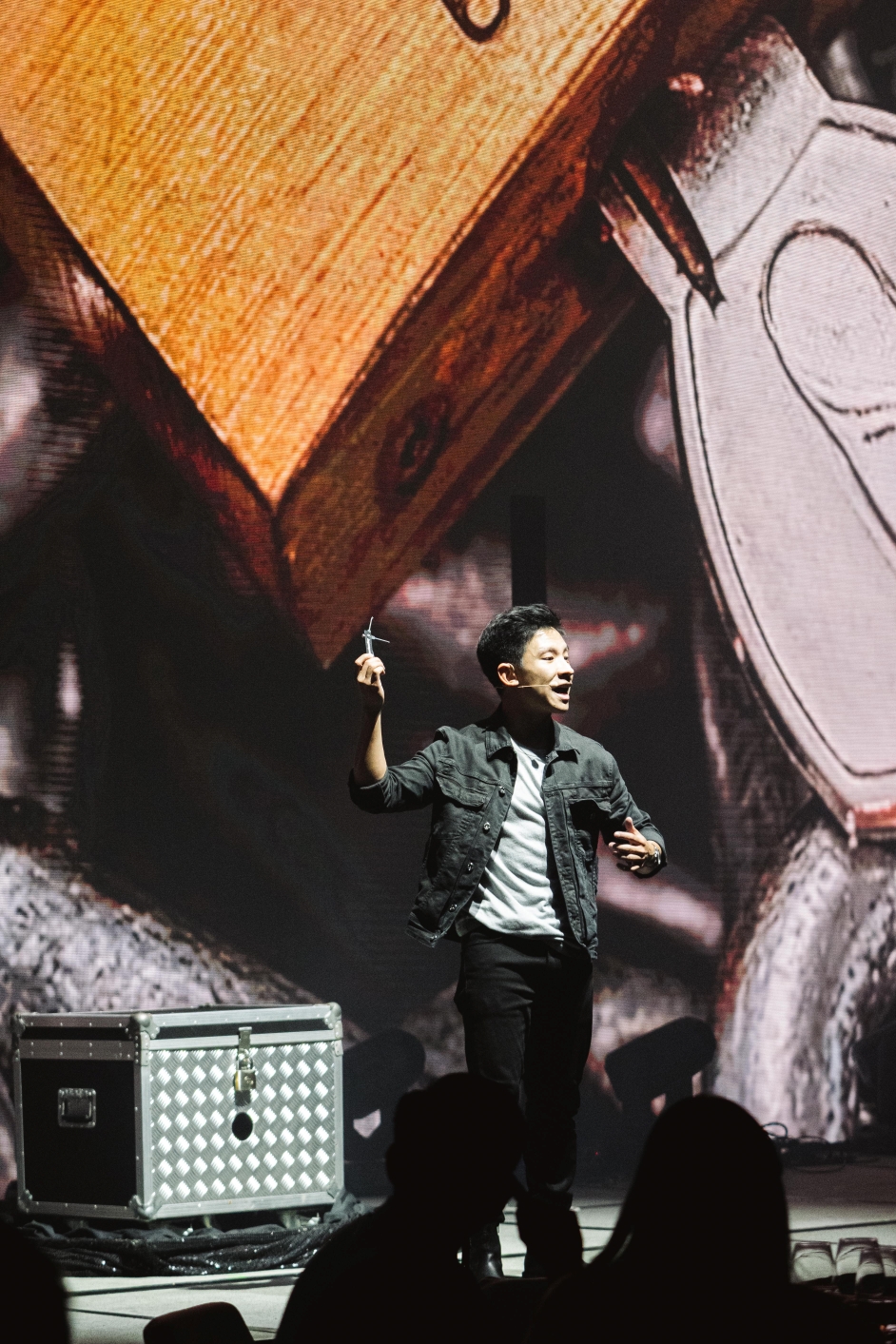 A gala dinner was held at JW Marriott Singapore, seeing the participation of distinguished guests, who enjoyed a glittering, entertainment-packed evening.