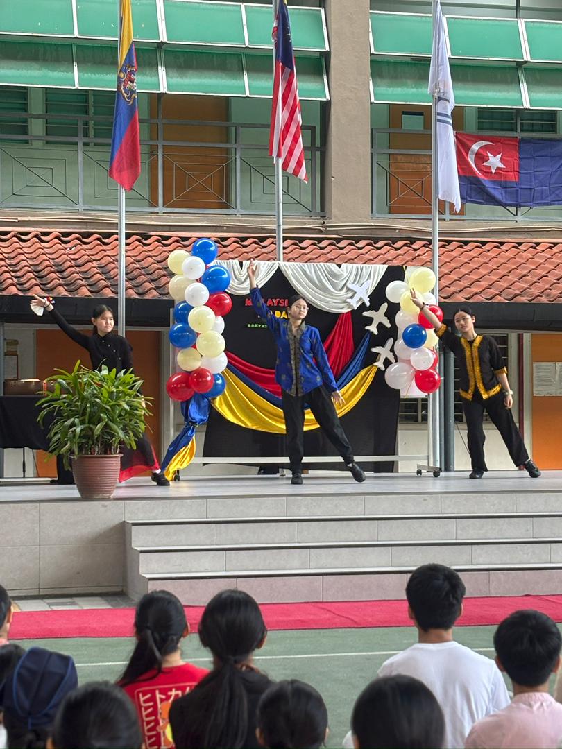 KL school students lit up the stage with a vibrant Merdeka performance, celebrating unity and culture